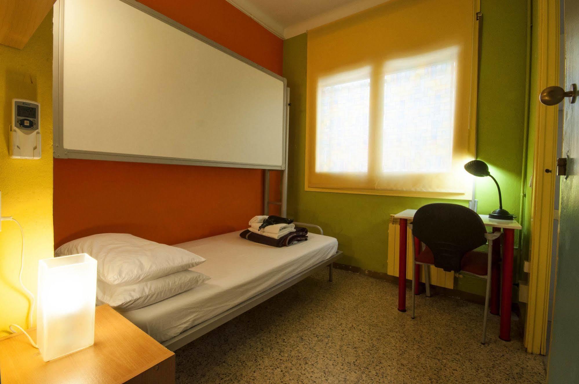 Standard Single Room Private Bathroom