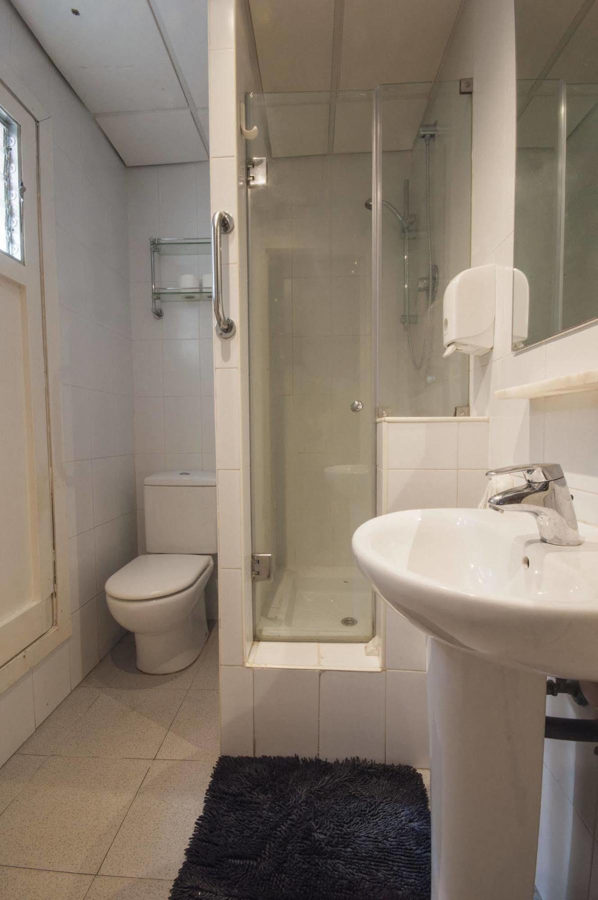 Twin Room Private Bathroom