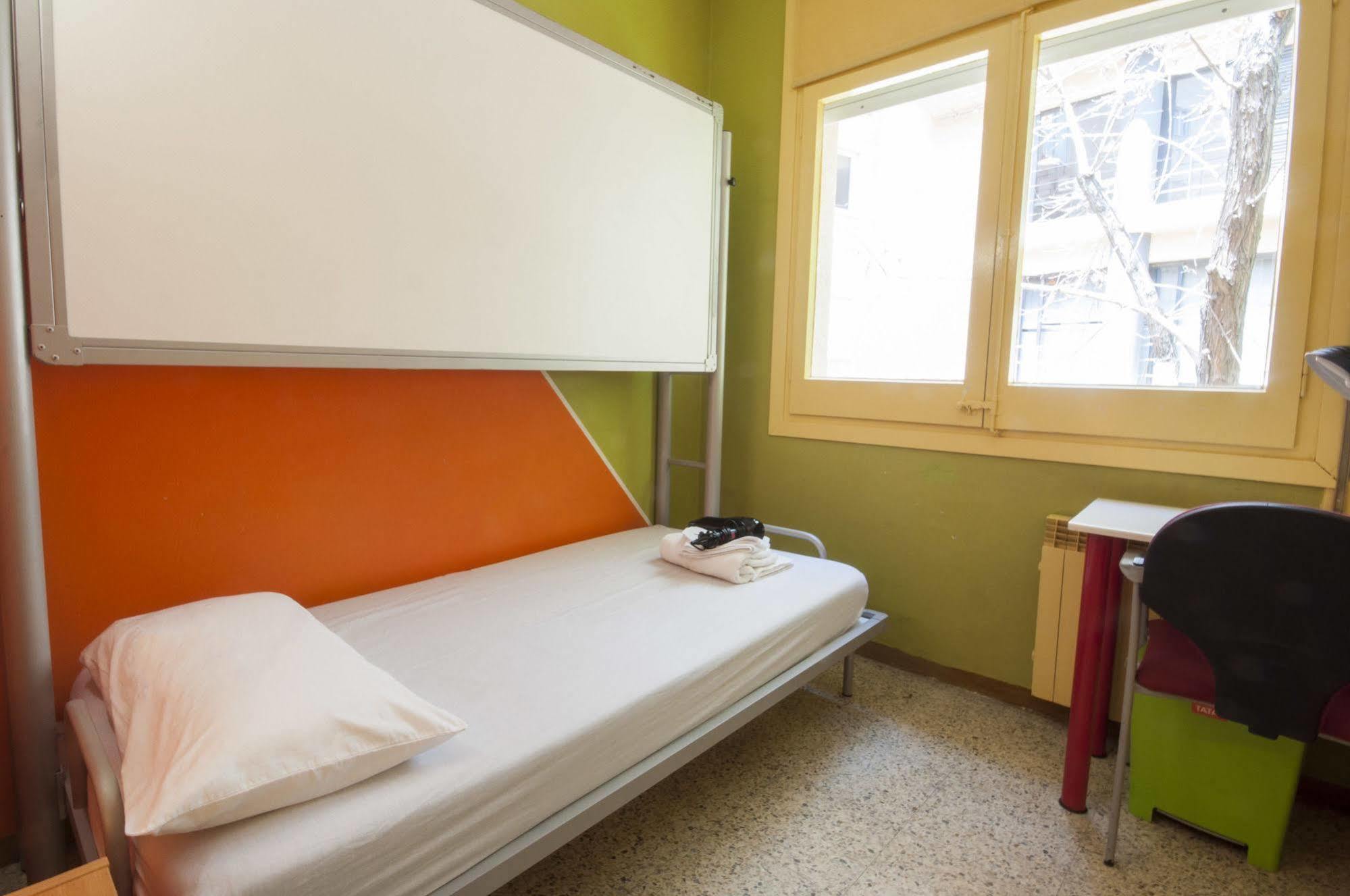 Standard Single Room Private Bathroom